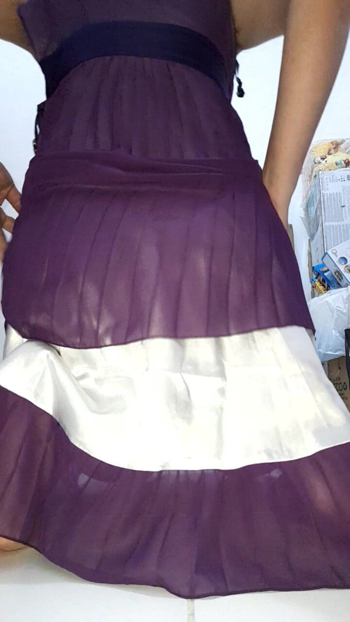 Naomisinka: Travesti asiatique, robe en satin chiffon, éjaculation, plaisir