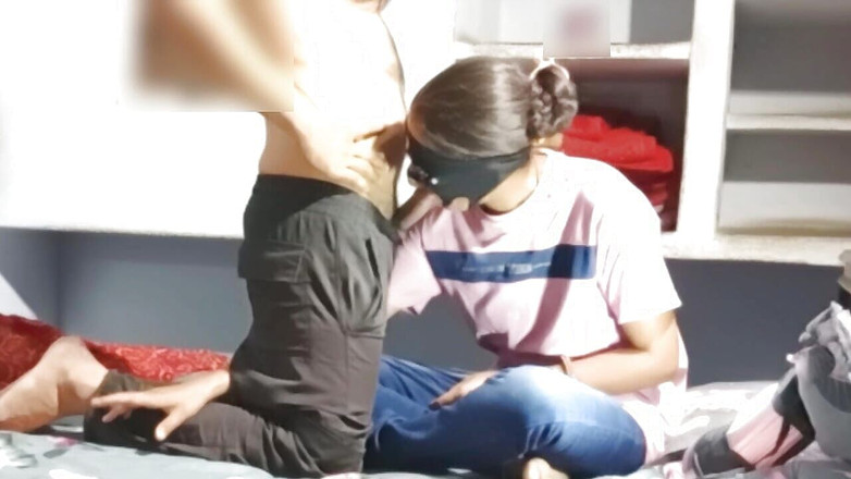 Rakul008: Desi bhabi indiana appena sposata succhia il cazzo come una...