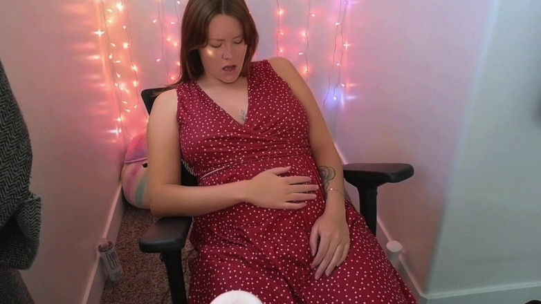 Cassie Curves: An Alien Got Me Pregnant