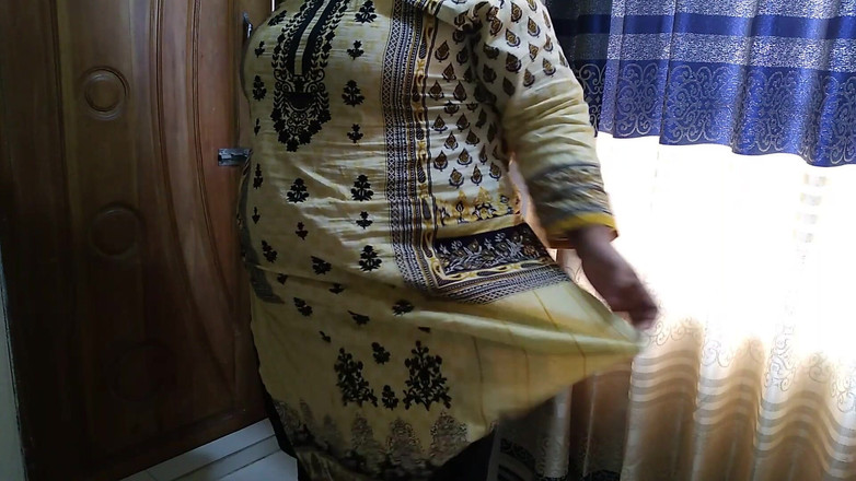 Aria Mia: 18-летнюю соседку дези, горячую бхабхи трахнули грубо - индийский секс