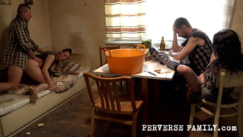 Perverse Family: Perverse Family 38.1 (ซีซั่น 3): เวลาเล่นในครัวเรือน