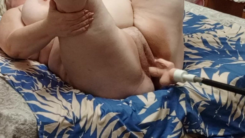 Zona901: Ma belle-mère a un orgasme avec une machine à sexe