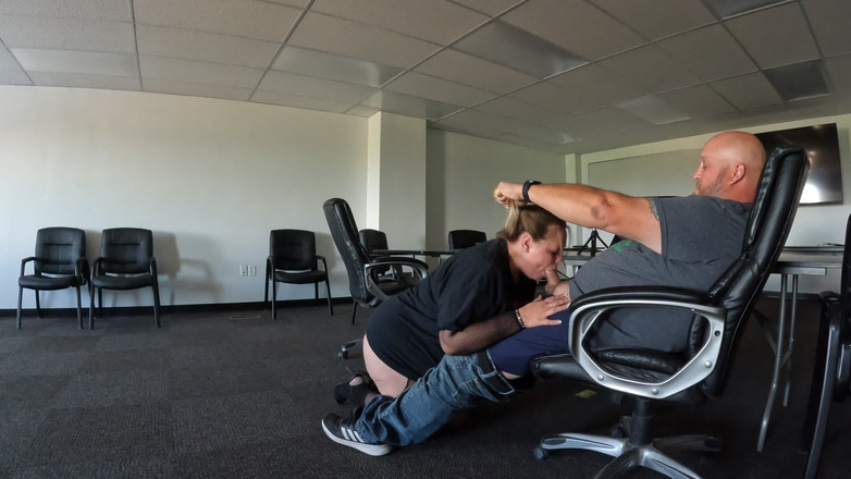 ScaninForFun: Děvka manželka šuká v práci