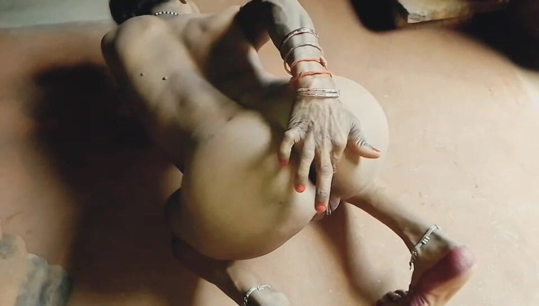 Deshi girl 9: Wanita cantik bersantai sendirian di kamar tidurnya