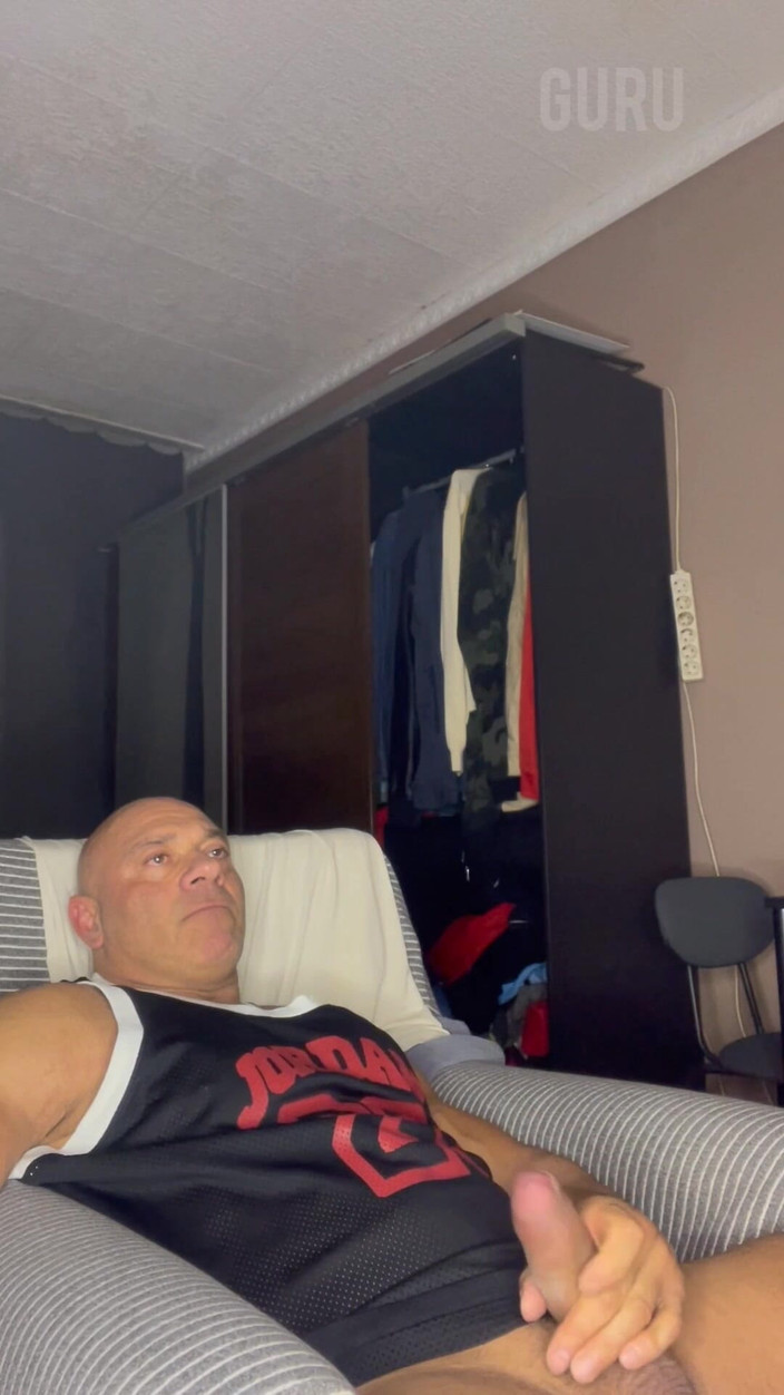 Mr. Guru: Mr Guru Home Wank Jerk