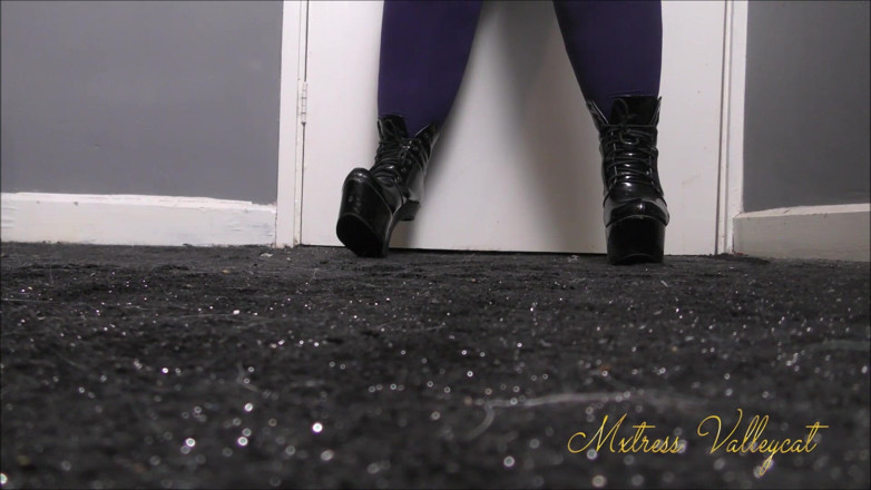 Mxtress Valleycat: Du hast nicht mehr als meine stiefel verdient