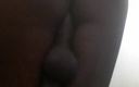 SweetDWillie456: Femboy branle une grosse bite noire et écarte les fesses