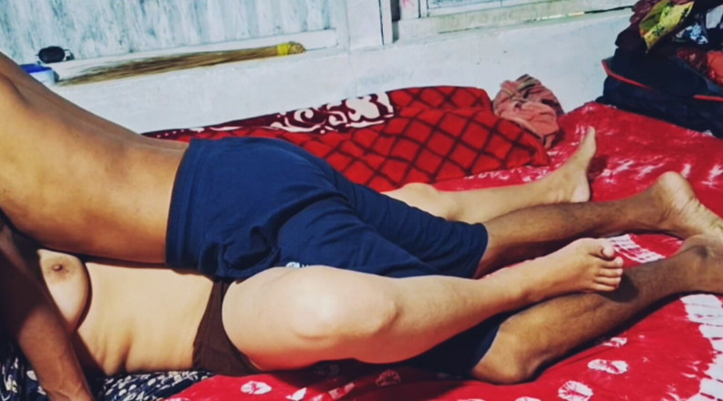 Teensex: بهابي هندية جميلة كسها الضيق يحصل على كريم باي كامل