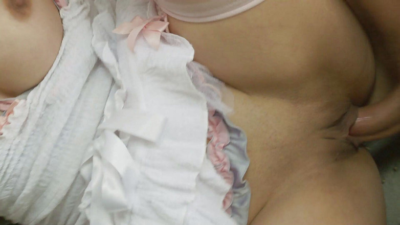 CBD Media: Prsatá brunetka s dokonalou kundičkou Margarette saje a jezdí na...