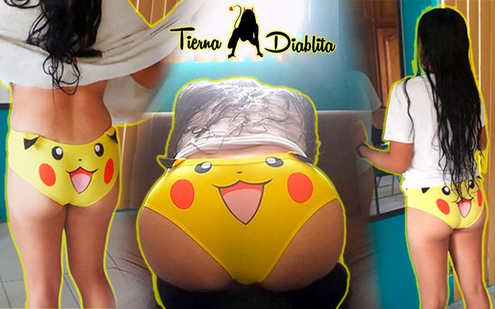 Tender Little Devil: Pikachu külotmun üzerimde nasıl görünmesini beğendin mi? Come Catch Onu All