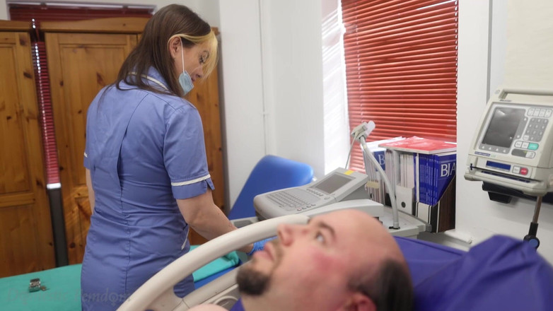 Domestic femdom: 정액 벌의 숟가락