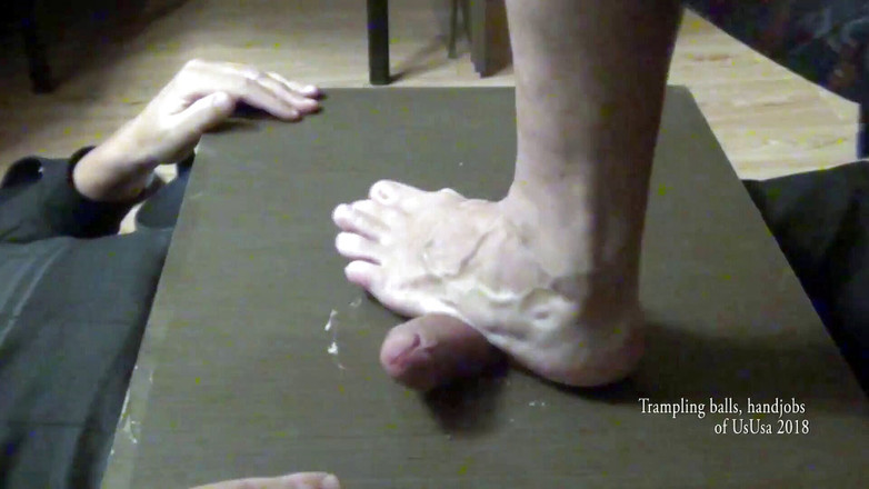 UsUsa: 딸의 자지를 빨아주는 18세 소녀