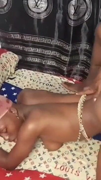 Doce pequena modelo ama meu bbc dentro de sua buceta apertada