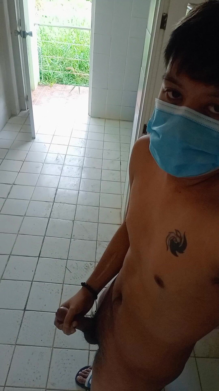 KrakenTwink: Rentaboy Outdoors Sessions: veřejná toaleta