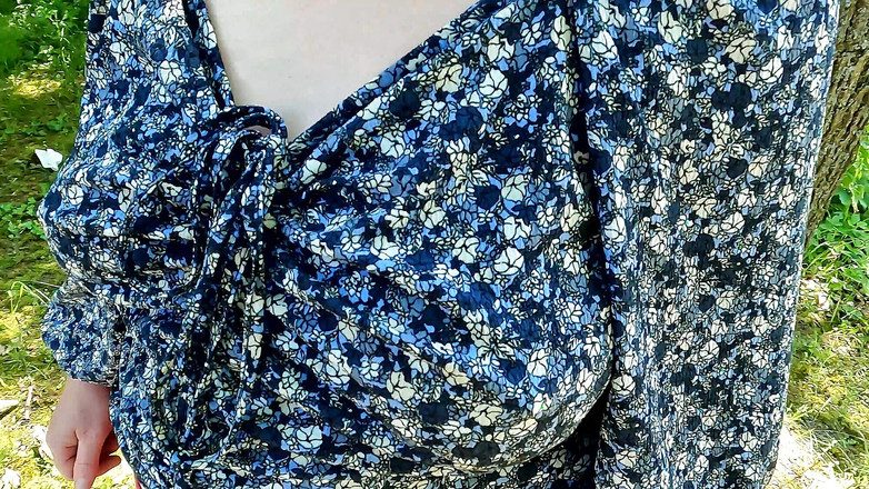 Bouncy Tits Action: Обнаженные сиськи и голую пизду шпилят на пикник-корте