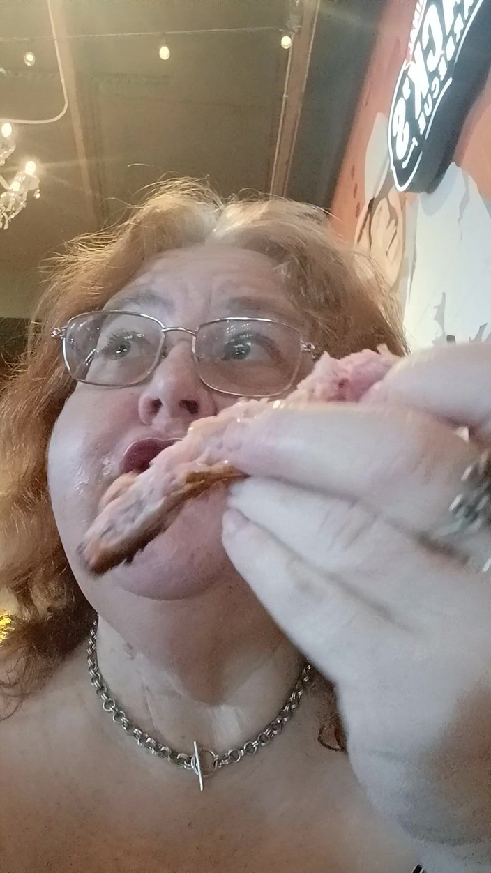 BBW nurse Vicki adventures with friends: Makan malam rusa yang sedap di kedai besar tua