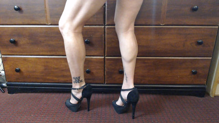 Abby Anna: 하이힐을 신은 기름진 송아지