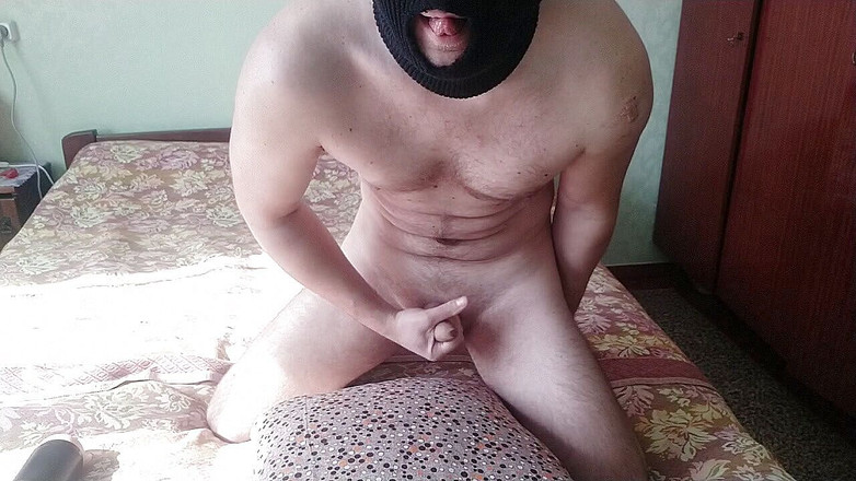 Guy big cock cum: ハンサムは大まかに彼のシリコン玩具をファックし、内部に絶頂