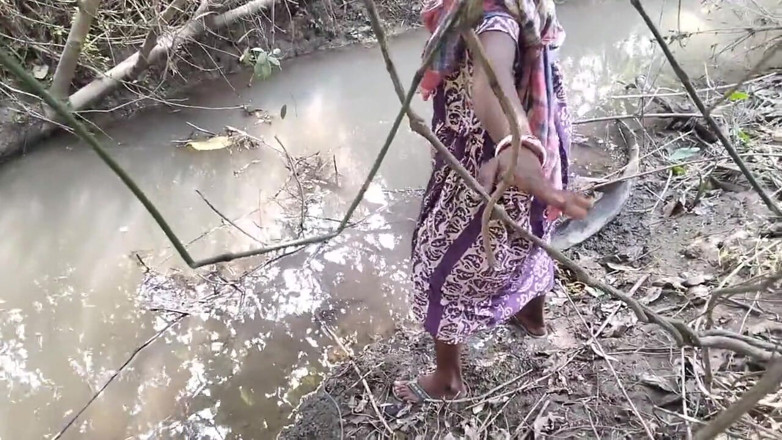 Pumi: Sexo al aire libre en mi india