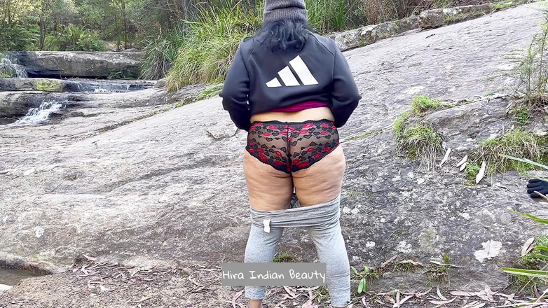 Hot 365 Entertainments: Yoga stretch - sexy provocazione sul lato del fiume - Raro - All'aperto...