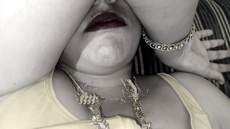 Wonder: Hermanastra lesbiana