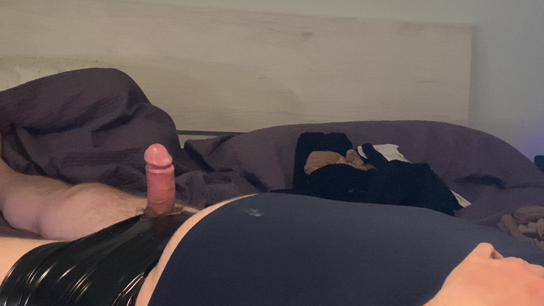 CoppiaCollant: Ho la mia puttana preferita per succhiare il mio cazzo