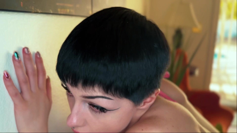 Shotbyredacted: Petite babe de pelo corto cremas en polla exxxtras