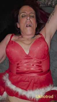 Baise Rapide En Tenue De Noël Après Une Pipe Profonde