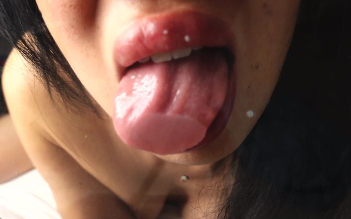Asmr_mouth: Облизування скла в оголеності