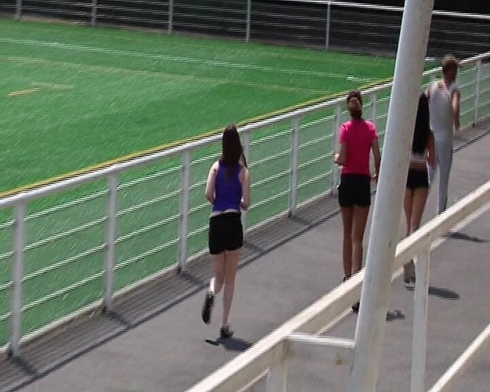 Planete Francaise: Awek Perancis yang bertetek besar menunggang zakar selepas berlatih