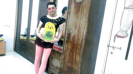 Cute & Nude Crossdresser: Netter sissy transvestant femboy Sweet Lollipop in einem süßen kleinen...