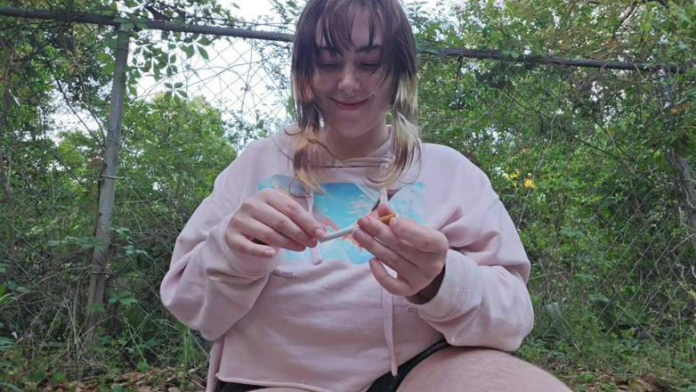 Mushroombitchx: Fumo e stuzzicando i miei vicini