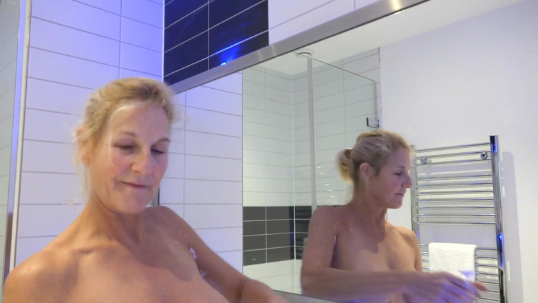 Dirty Doctors Clips - Solo Mature Playtime: Shave and Shower