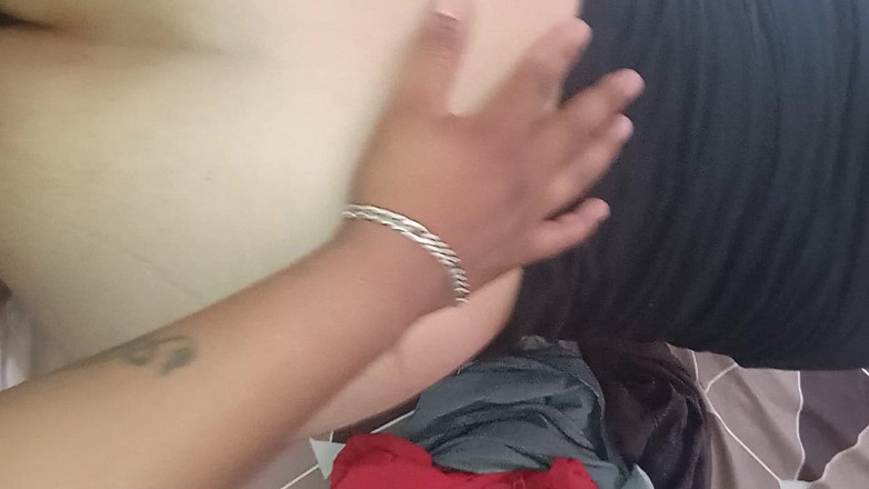 Eatrella j: Nghiện và đụ và không buông bỏ điện thoại di động của cô ấy