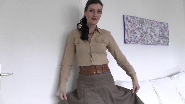Lady Victoria Valente: Aufregender gürtel anprobe mit einem wäscherock, teil 3, lady victoria Valente