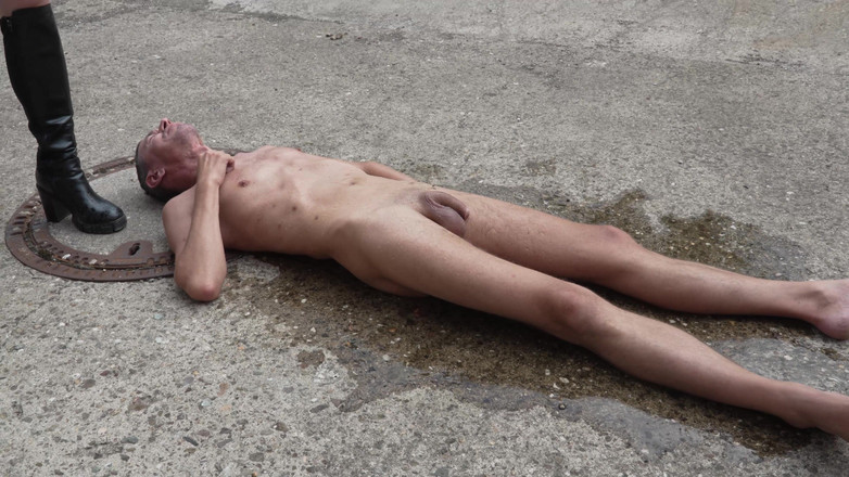 MissAlessaMilano: Fuera lo refrescamos como si fueran nuestros baños