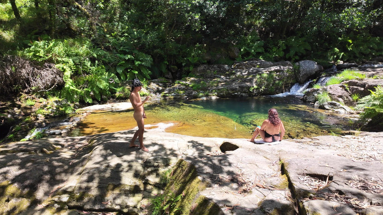 ExpressiaGirl: Un amator a filmat pe telefonul lui cât de ușor...