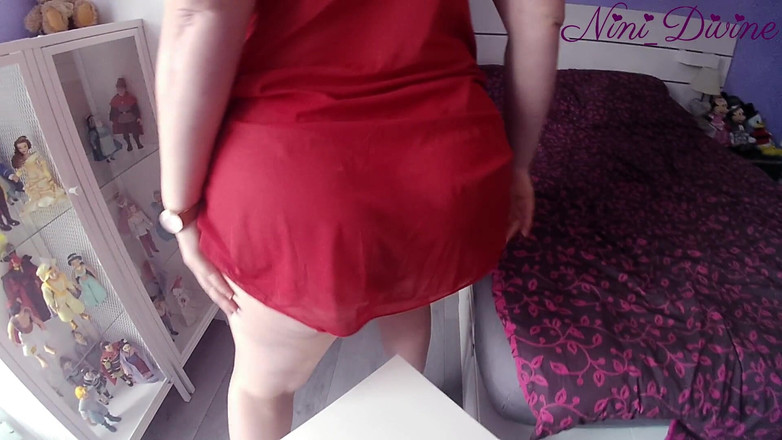 Nini Divine: Cewek sange ini lagi ngidam dientot habis-habisan sama kontol raksasa...