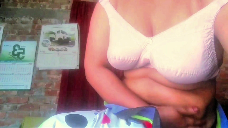 nadiya2026: Desi schönheit dicke möpse offenbaren selfie - blauer strap oben, zunge...