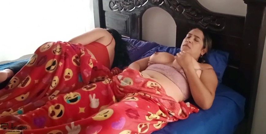 Candyrouse: Dinlenen arkadaşımın yanında mastürbasyon yapıyor!