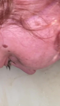 Tuvalet yalama, tuvaletten fırça emme ve yerden tükürük yalama