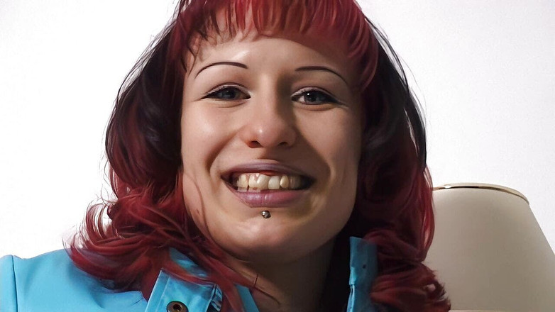 Perv Milfs n Teens: Baculatá Beate dychtivě čeká na velký penis