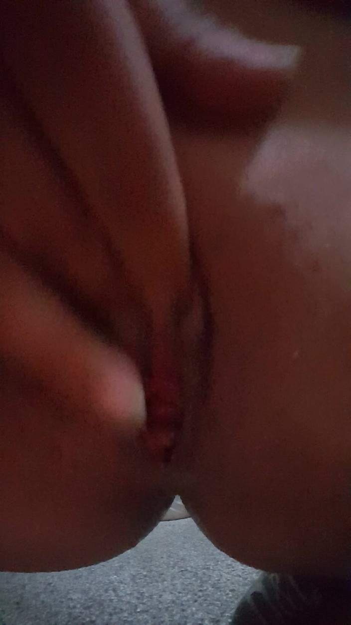 Blackberry studio: 我湿漉漉的阴户在我的内裤里激烈地射精