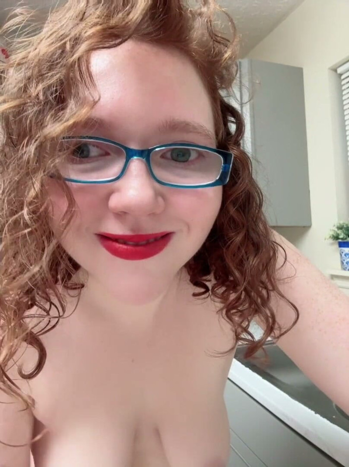 DarlingSweetheart: Ginger Beauty Sexy Workout Routine &amp; Strip