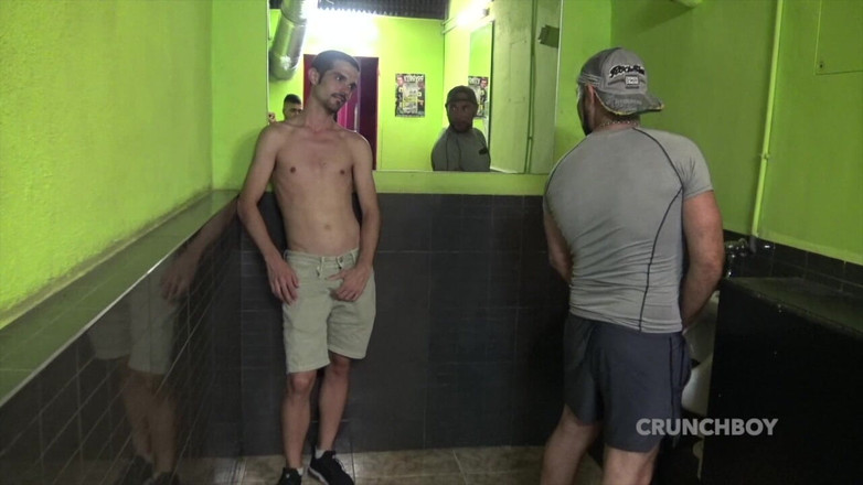 Surprise bareback party with friends: Nando Rey đụ không bao cao su bởi Jess Royan