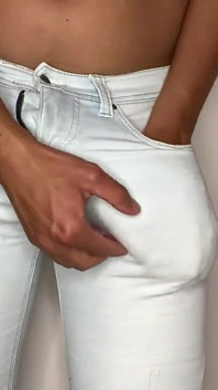 Keeping a Big Dick in the Airport Bathroom That Was Shocking Everyone
