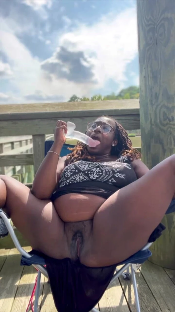 Nookiescookies: Nookiescookies Fucked Her Pussy on a Fishing Pier