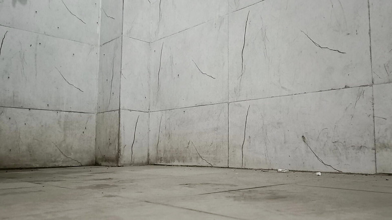 LovedSunsine1990: Kluci dávají do zadku nálepky s vyznačením kódu