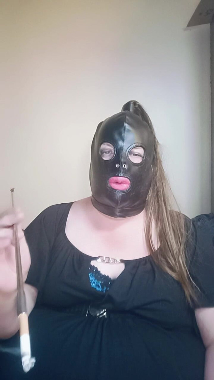 Stephanie-Nicole-TV: BBW TV Stephanie-nicole Smokes a Cigarette in a Silver Holder