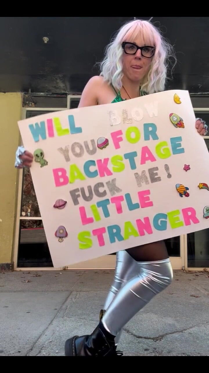 Suzy Wylde: Сьюзі Уайлд надходить гаряча та збуджена для цього свіжого вмісту!